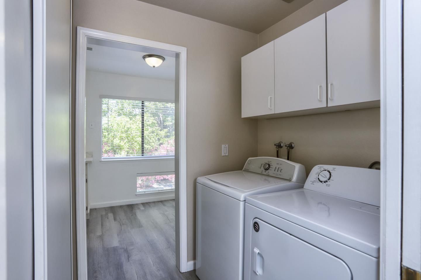 Interior, Utility Closets, Washer, Wood Texture Flooring