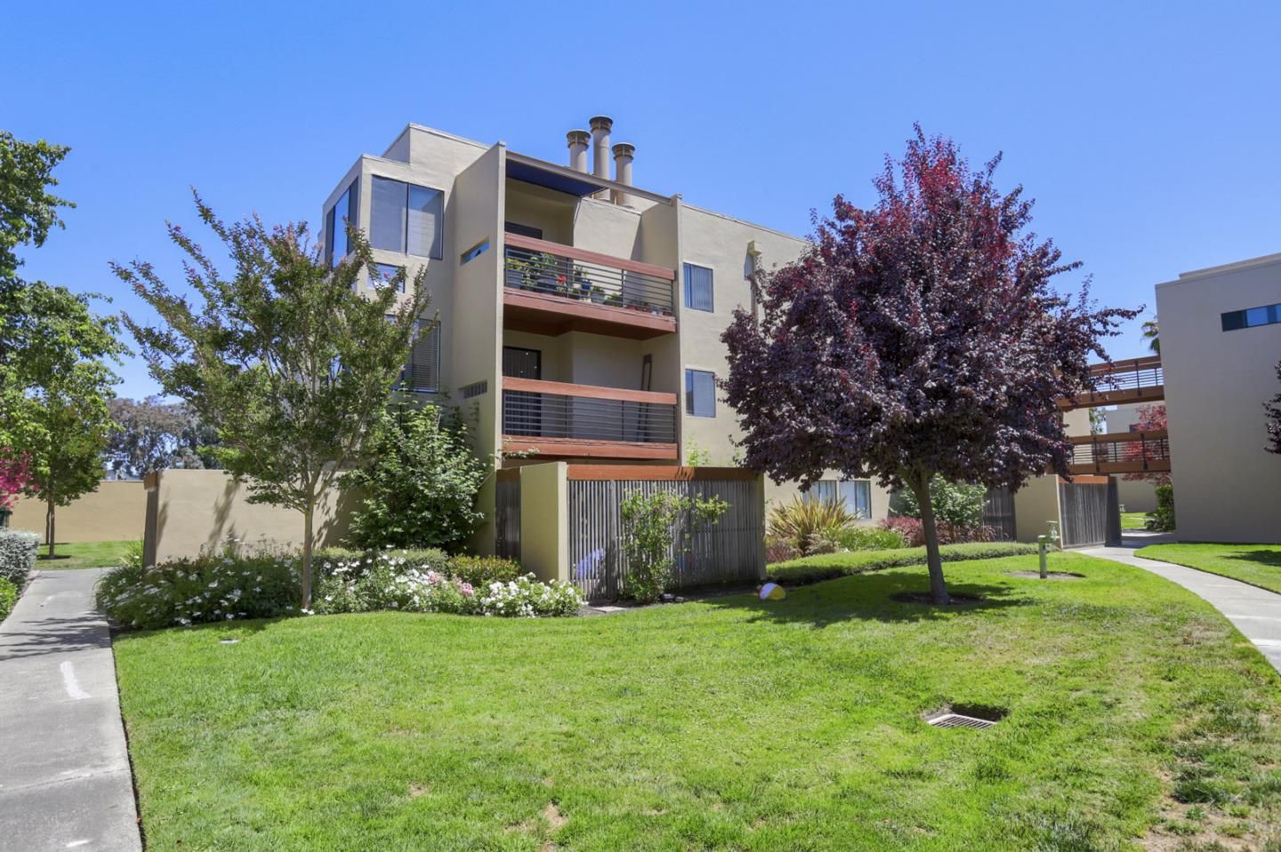Backyard, Exterior, Facade, Modern