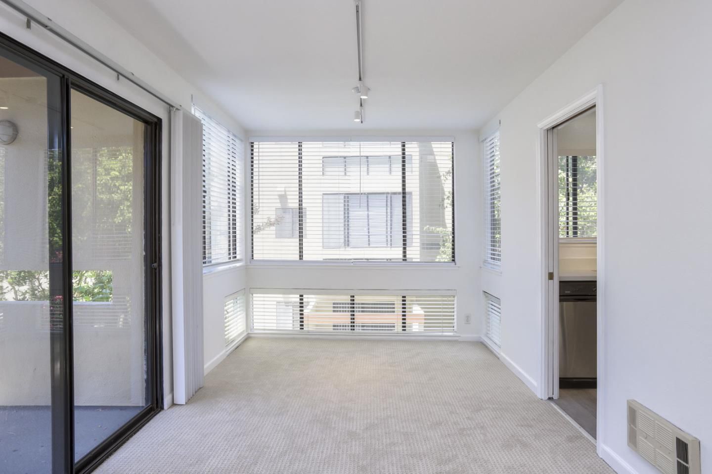 Empty room, Interior, Pendant Lights
