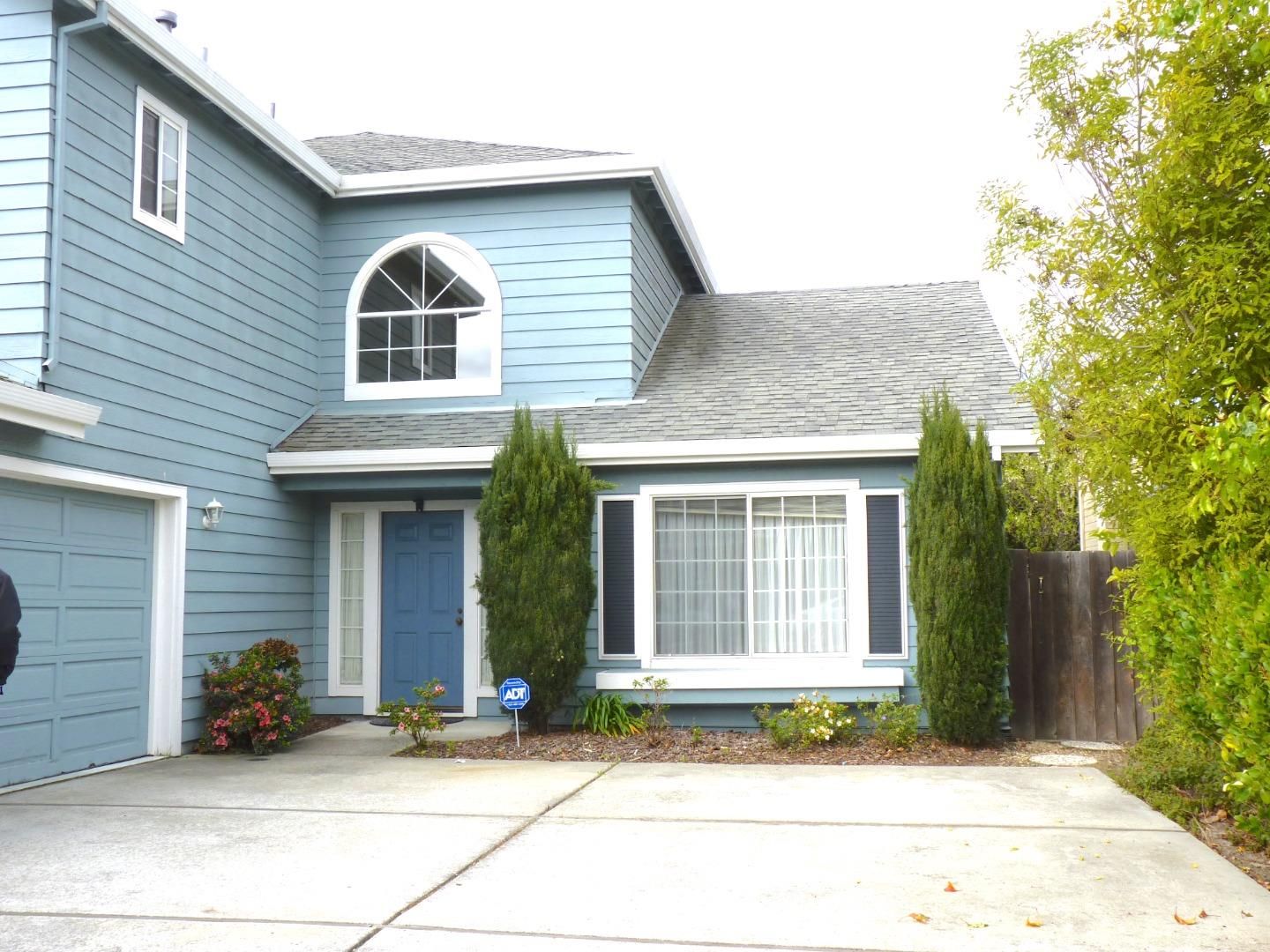 Attached, Exterior, Facade, Cape Cod