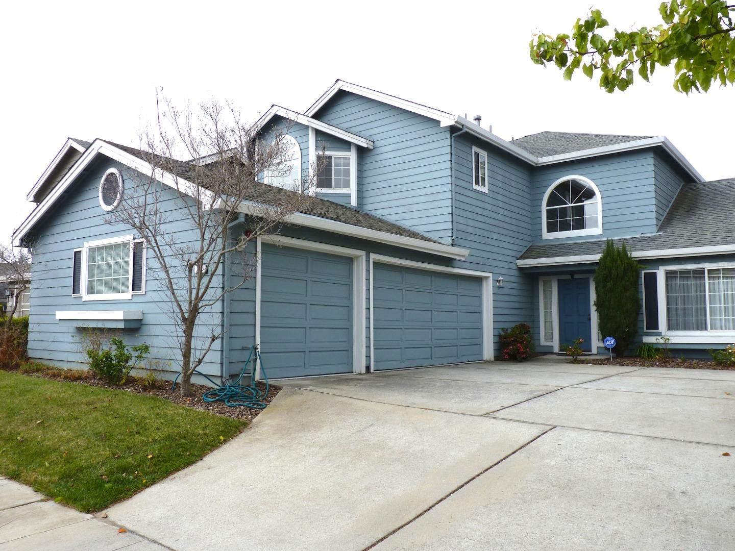 Attached, Exterior, Facade, American Craftsman