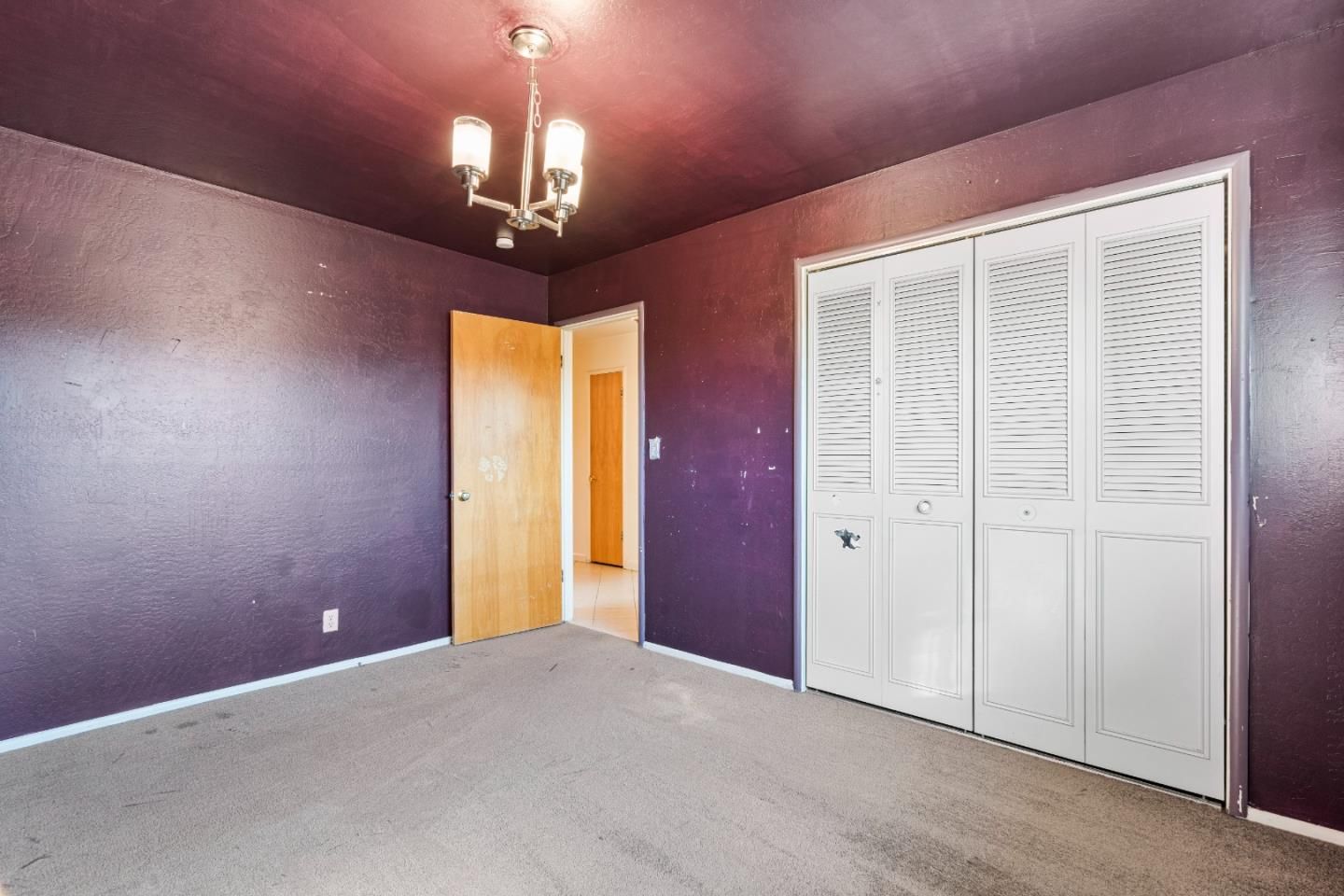 Chandelier, Empty room, Interior