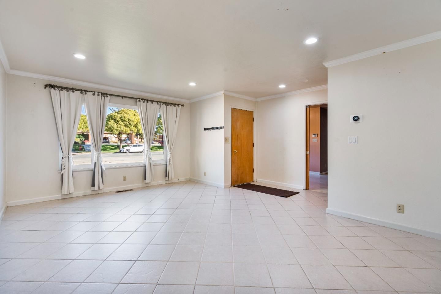 Empty room, Interior, Recessed Lighting