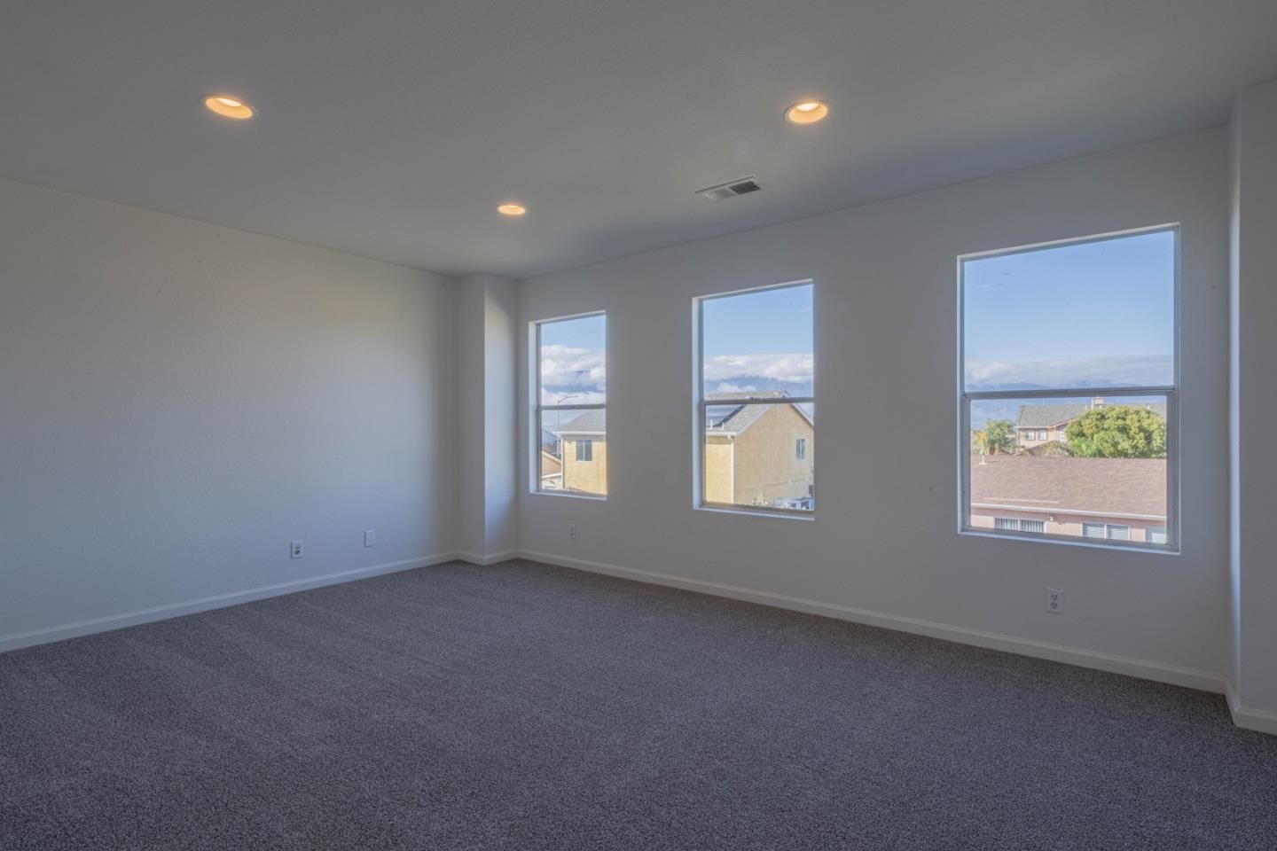 Empty room, Interior, Recessed Lighting