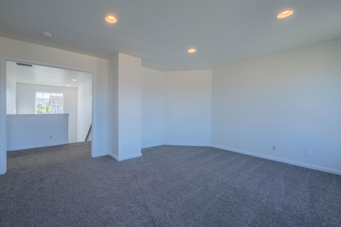 Empty room, Interior, Recessed Lighting