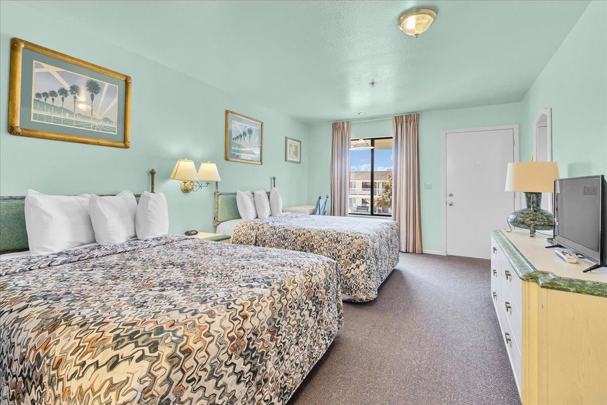 Bedroom, Interior, Water