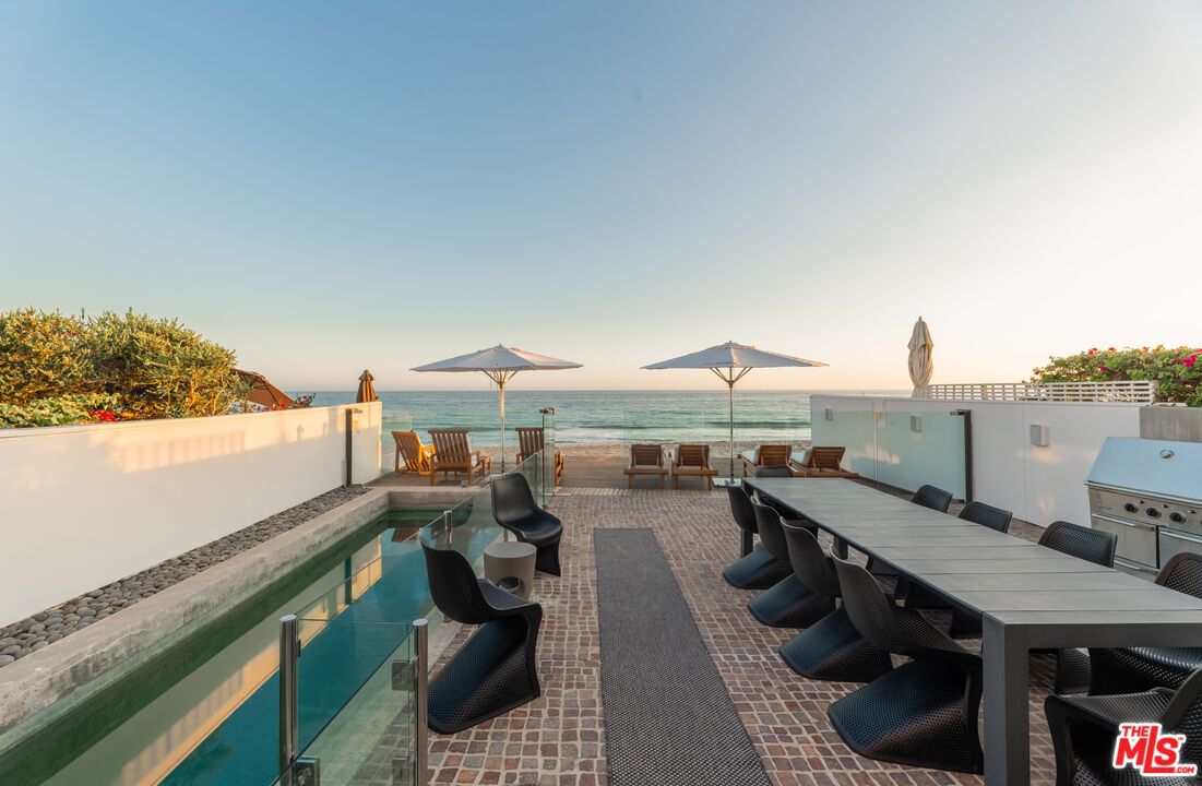 Exterior, Pool, Water