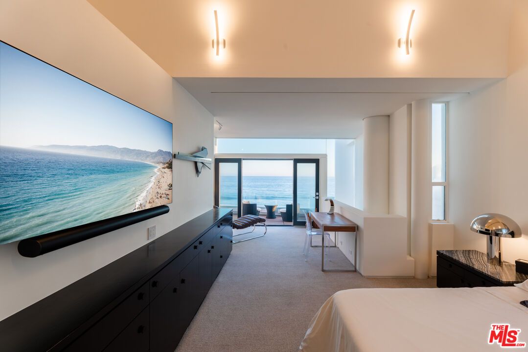 Bedroom, Interior, Water