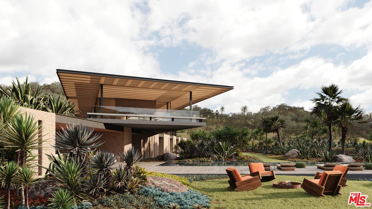 Backyard, Exterior, Facade, Modern