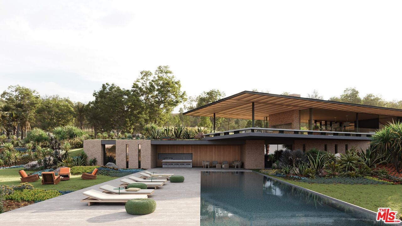 Exterior, Outdoor Kitchen, Pool