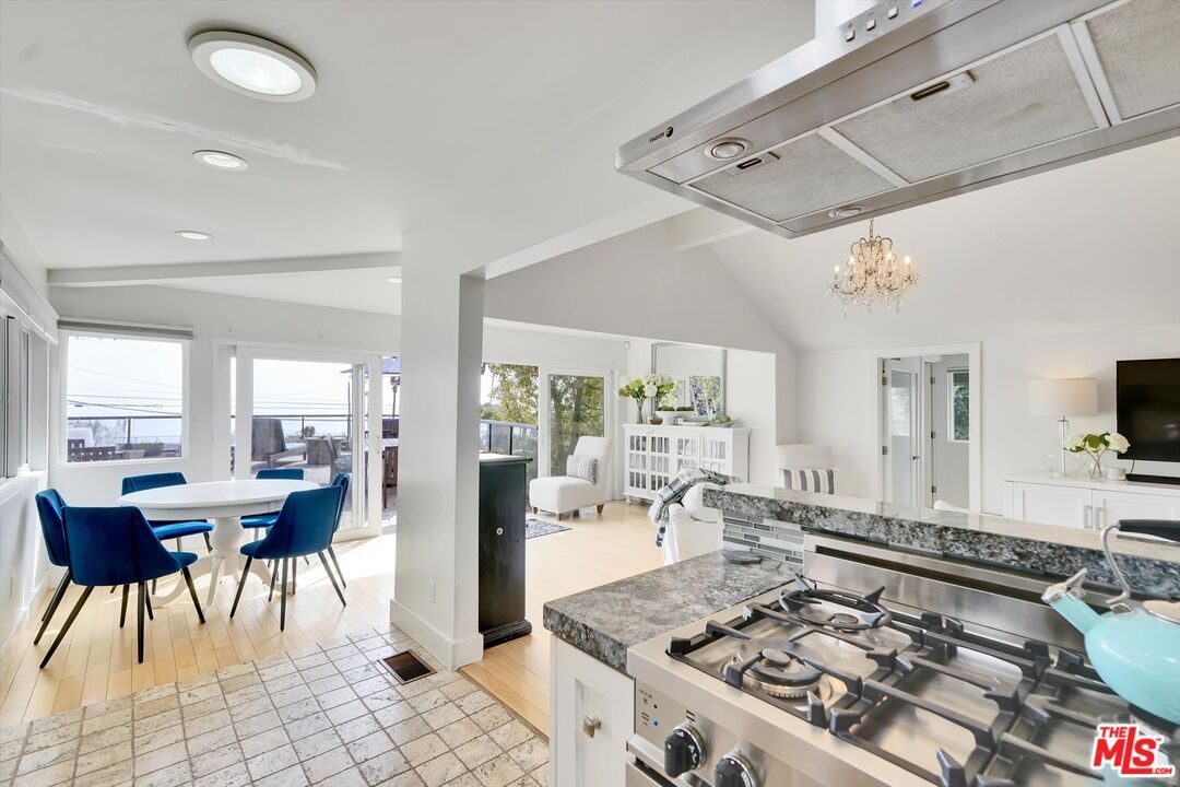 Chandelier, Dining room, Interior, Kitchen, Living room, Recessed Lighting