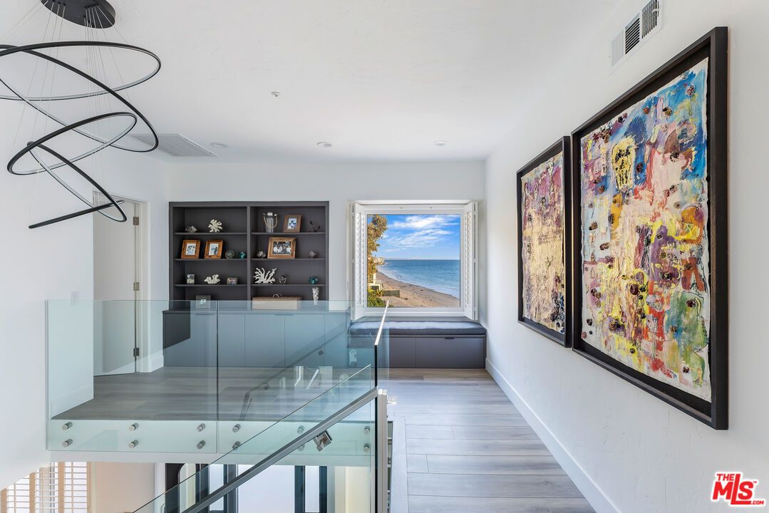 Interior, Recessed Lighting, Water, Wood Texture Flooring