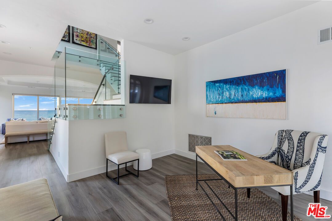 Interior, Recessed Lighting, Water, Wood Texture Flooring