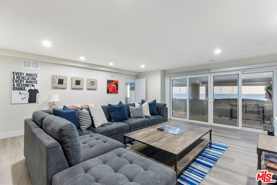 Interior, Living room, Recessed Lighting, Water, Wood Texture Flooring