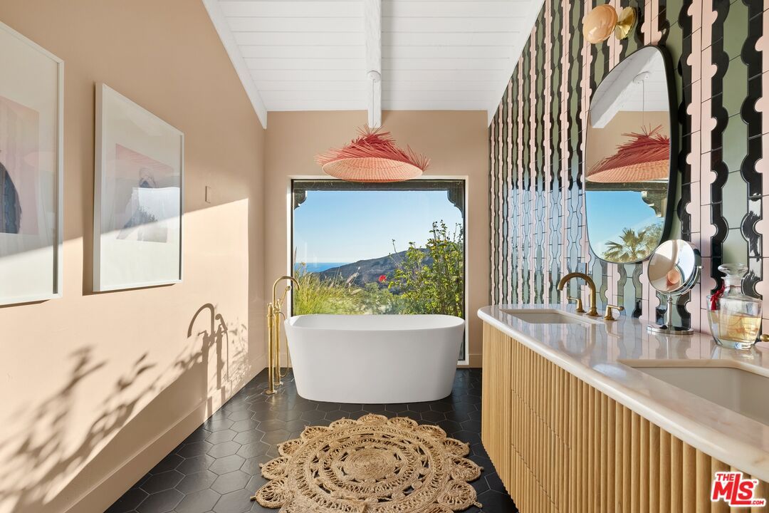 Bathroom, Dual Sink Vanities, Free Standing Baths, Interior