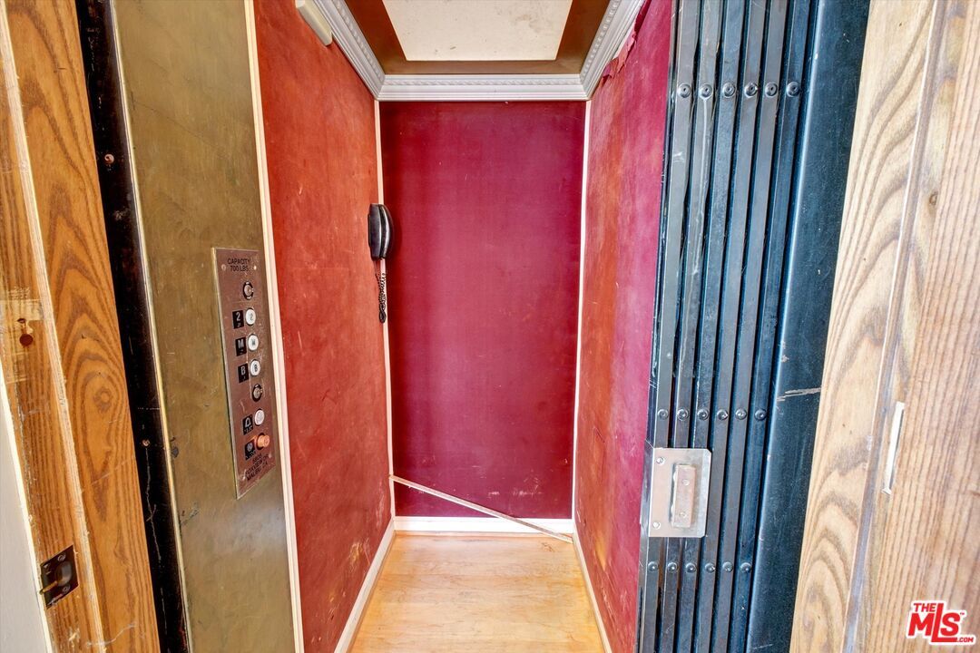 Elevator, Interior, Wood Texture Flooring