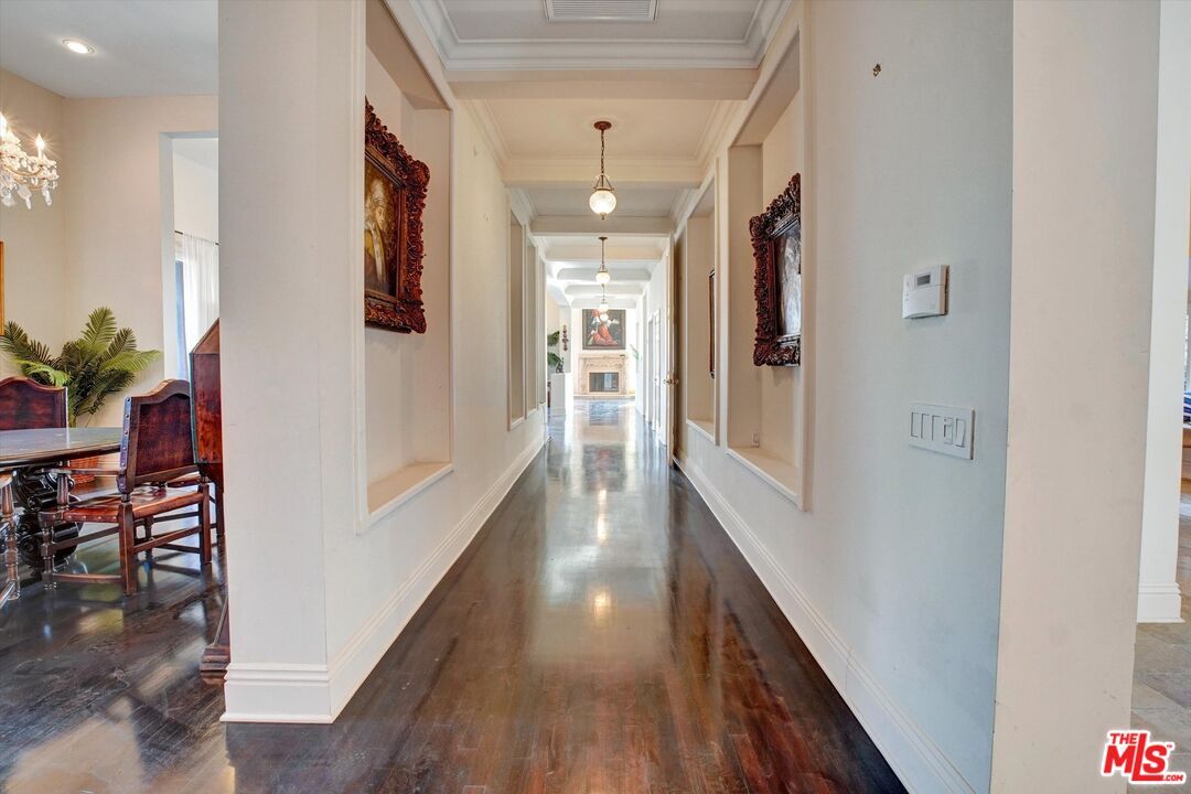 Chandelier, Dining room, Interior, Pendant Lights, Recessed Lighting, Wood Texture Flooring
