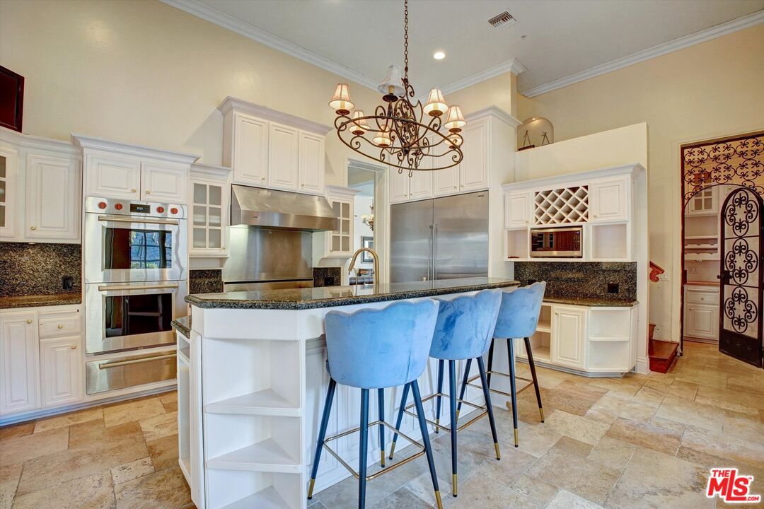Chandelier, Interior, Kitchen, Recessed Lighting, Stainless Steel Appliances