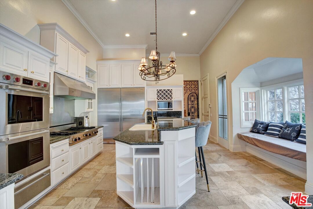 Chandelier, Interior, Kitchen, Recessed Lighting, Stainless Steel Appliances