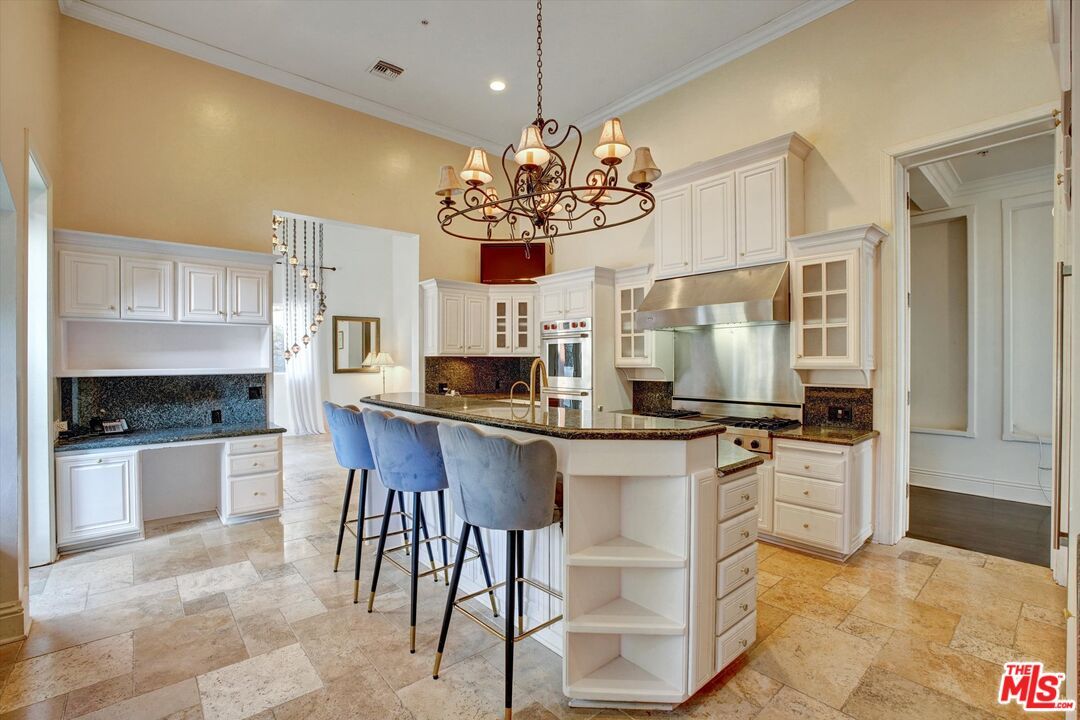 Chandelier, Interior, Kitchen, Recessed Lighting, Stainless Steel Appliances