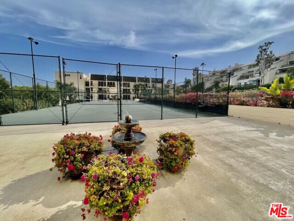 Exterior, Tennis Courts