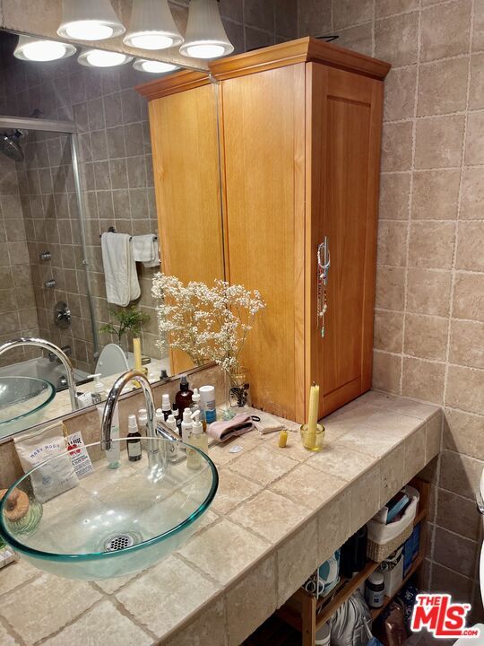 Bathroom, Interior, Tile Countertops