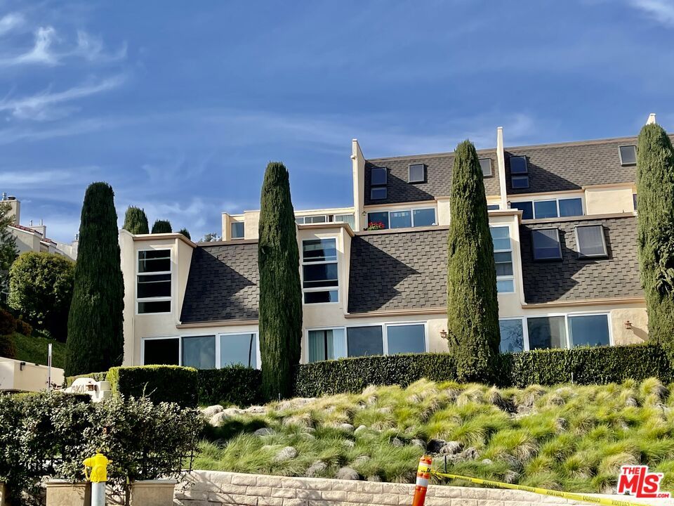 Exterior, Facade, Rowhouse