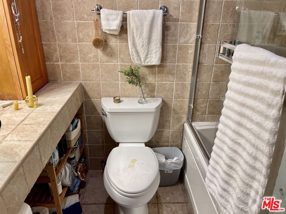 Bathroom, Interior, Tile Countertops