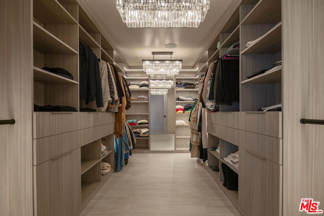 Chandelier, Interior, Walk-in Closets