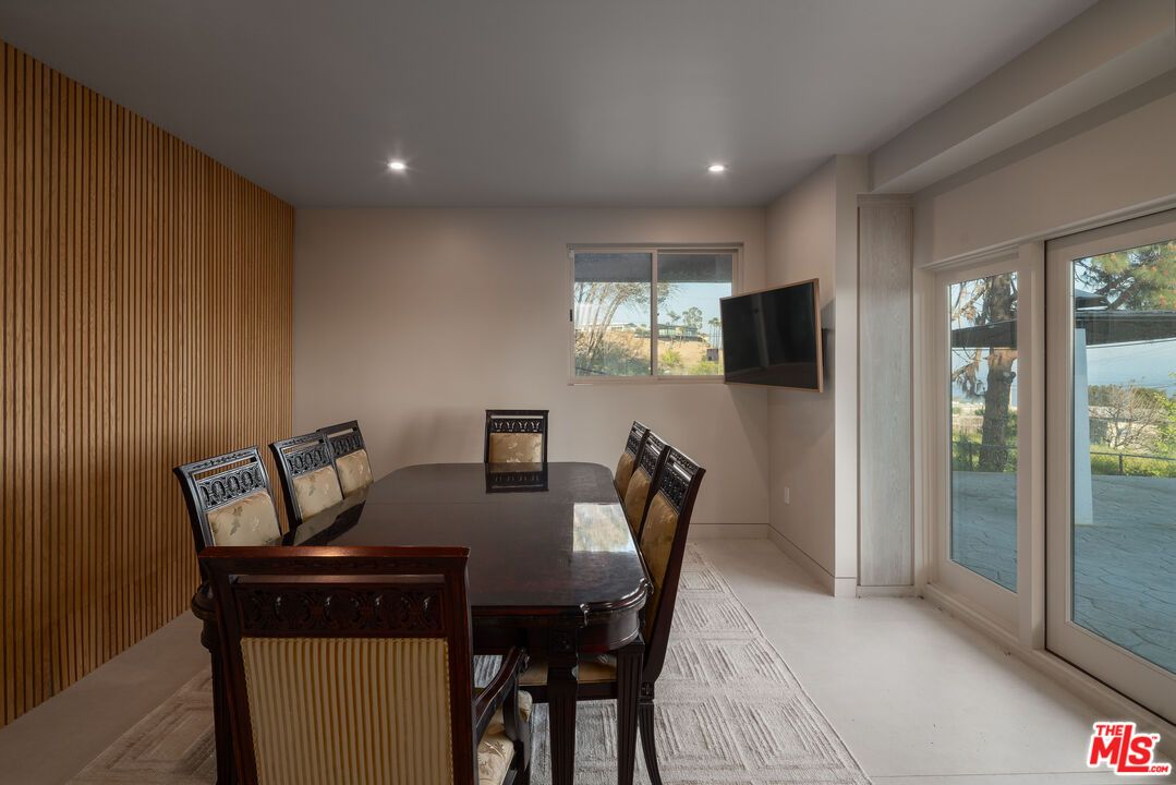 Dining room, Interior, Recessed Lighting