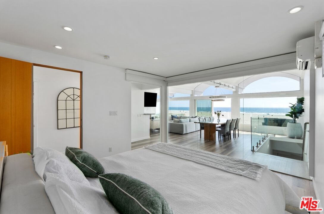 Bedroom, Dining room, Interior, Recessed Lighting, Water, Wood Texture Flooring