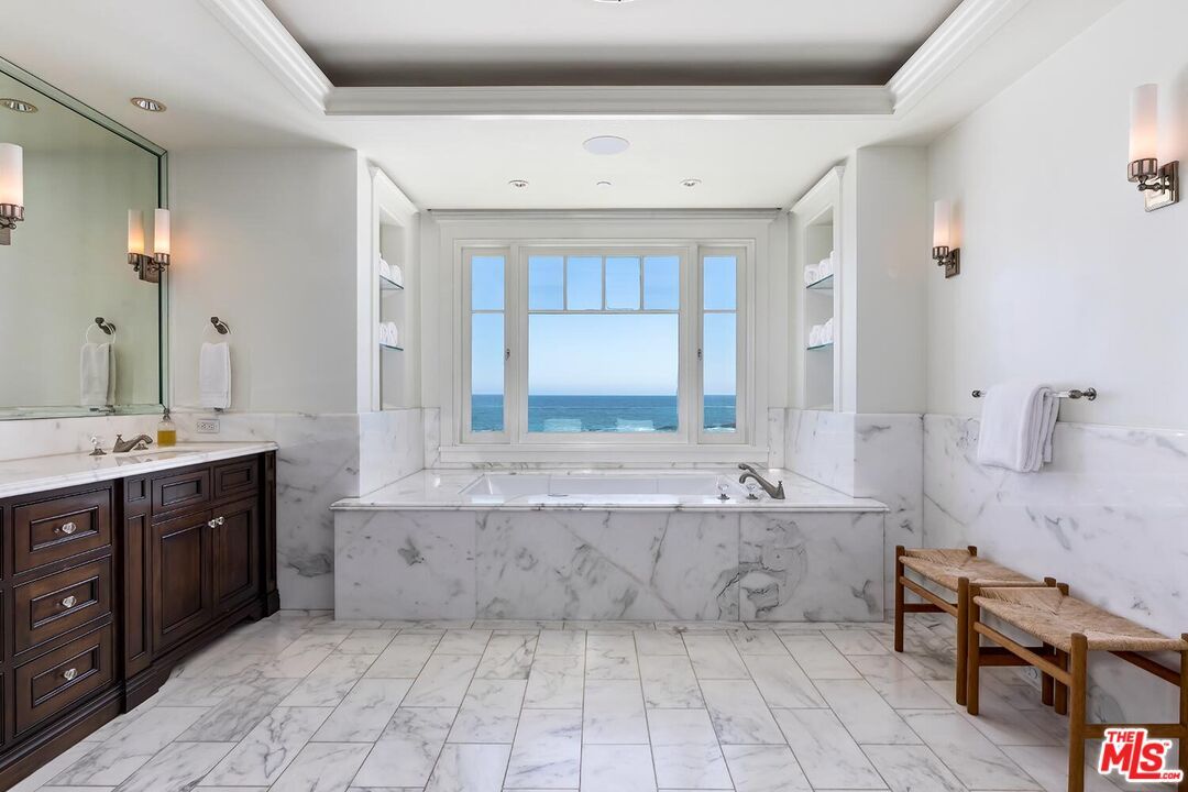 Bathroom, Interior, Marble, Marble Walls, Recessed Lighting, Water