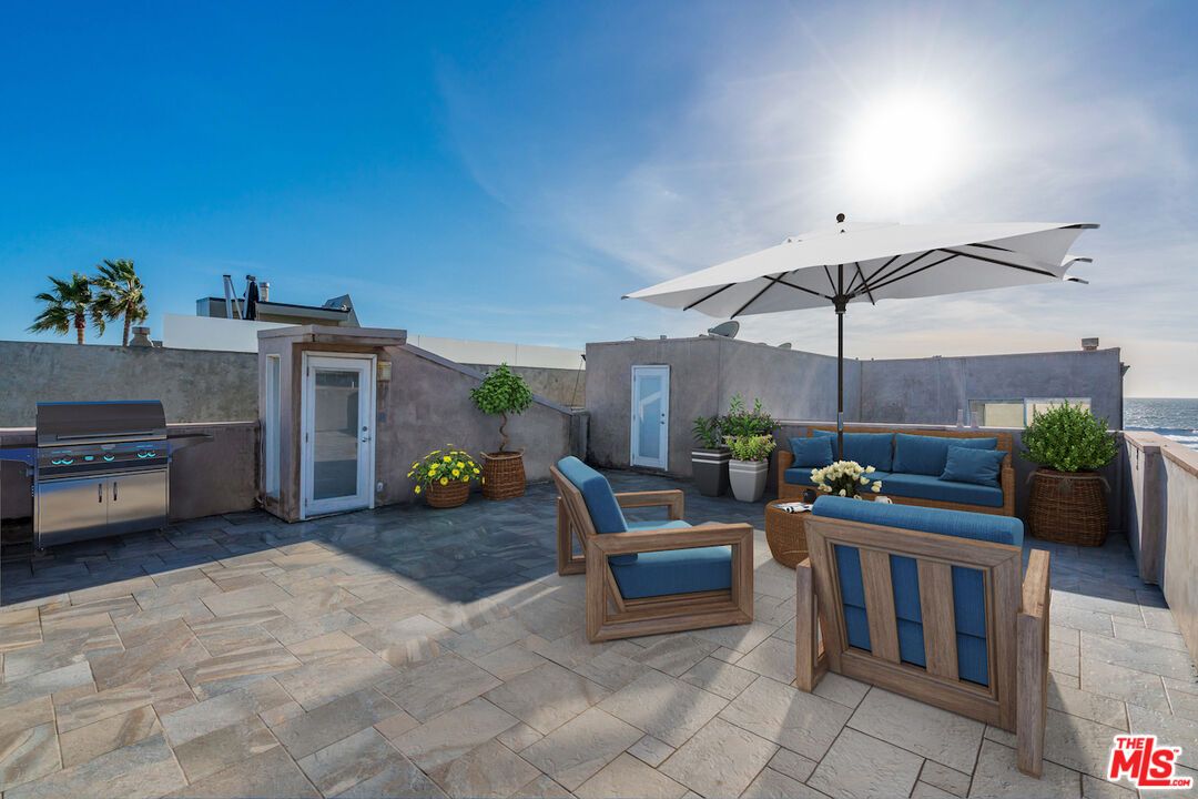 Exterior, Outdoor Kitchen