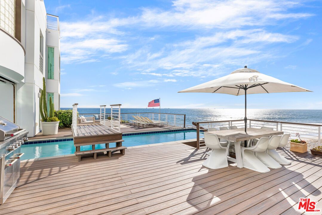 Exterior, Pool, Water