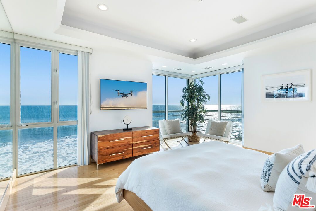 Bedroom, Interior, Recessed Lighting, Water, Wood Texture Flooring