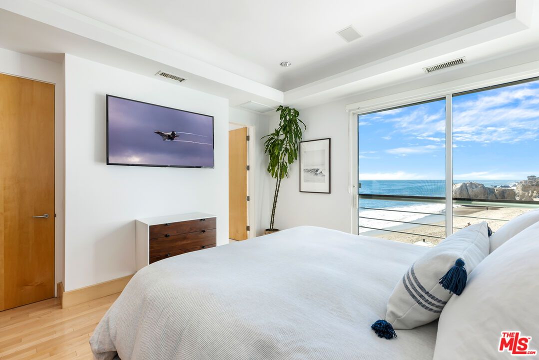 Bedroom, Interior, Water, Wood Texture Flooring