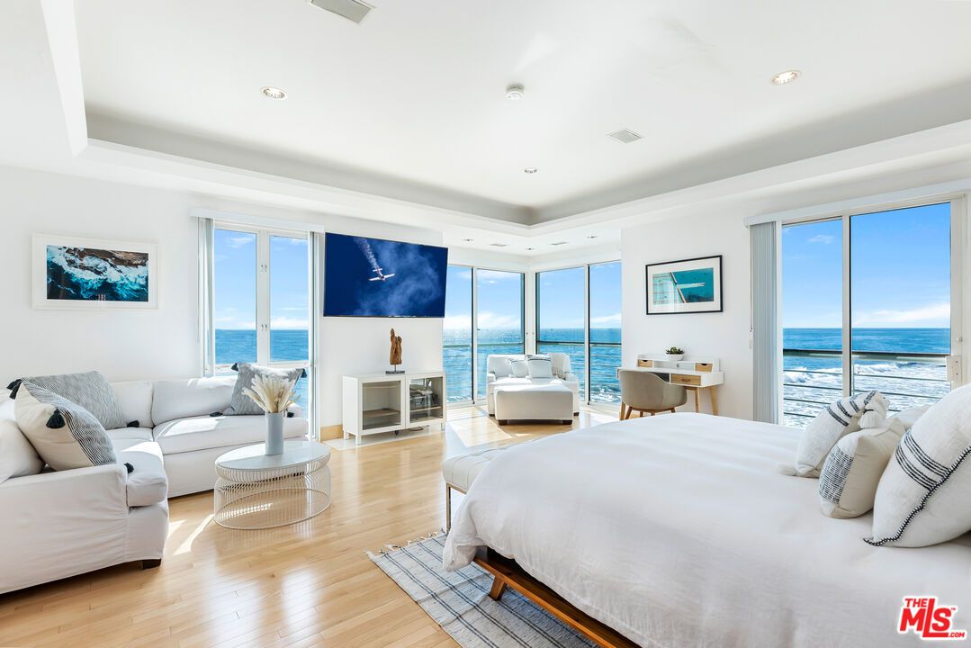 Bedroom, Interior, Recessed Lighting, Water, Wood Texture Flooring