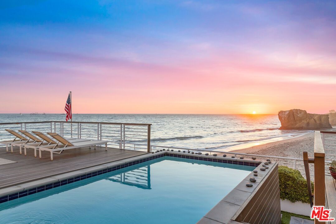 Exterior, Pool, Water