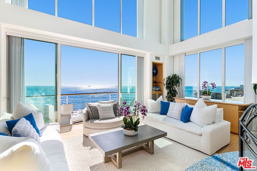 Interior, Living room, Sun Room, Water, Wood Texture Flooring