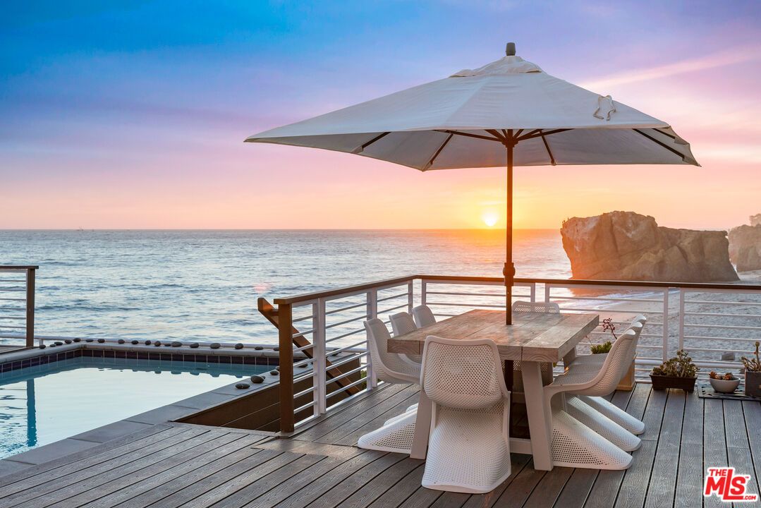 Exterior, Pool, Water