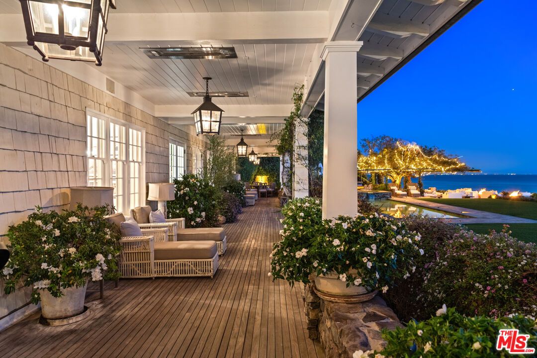 Exterior, Interior, Pendant Lights, Water