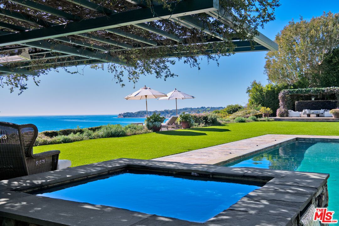 Exterior, Pool, Water