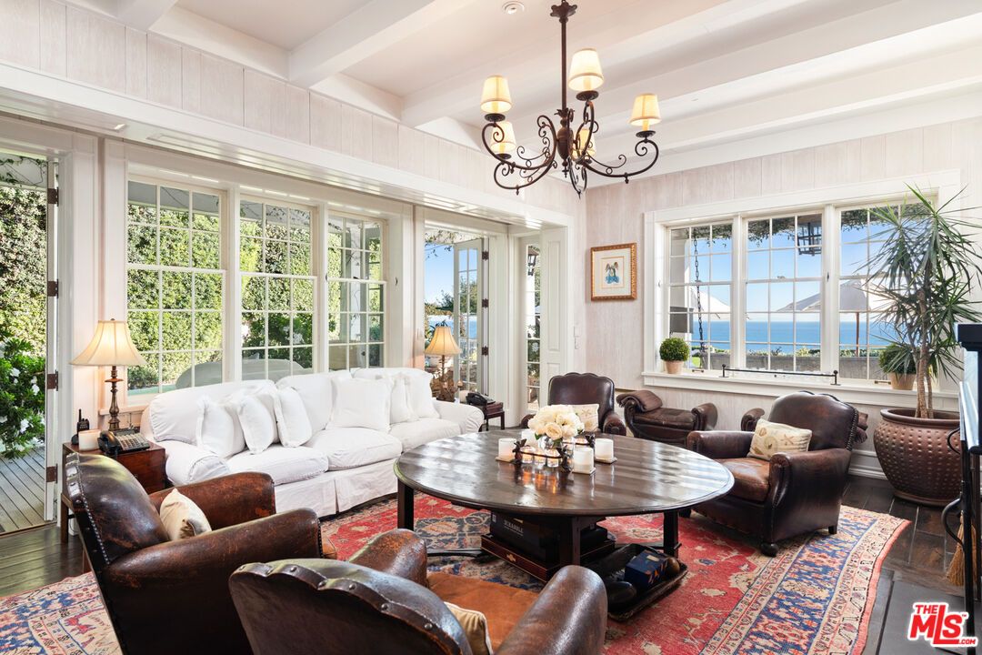 Chandelier, Interior, Living room, Recessed Lighting, Water, Wood Texture Flooring