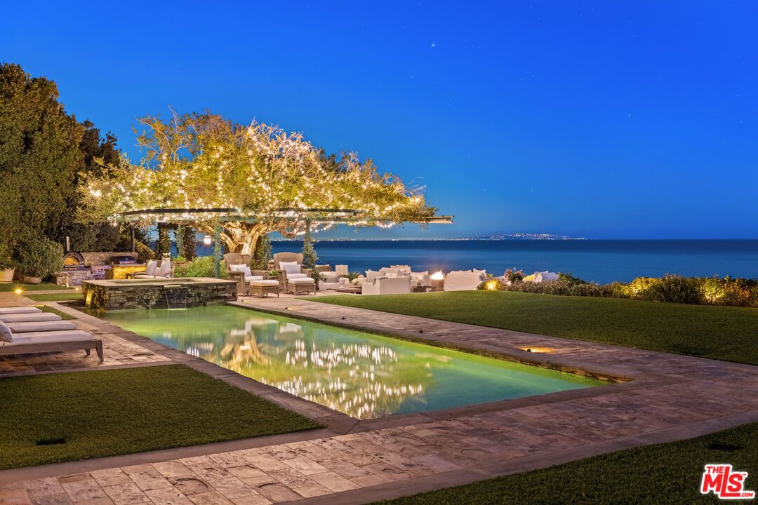 Exterior, Pool, Water