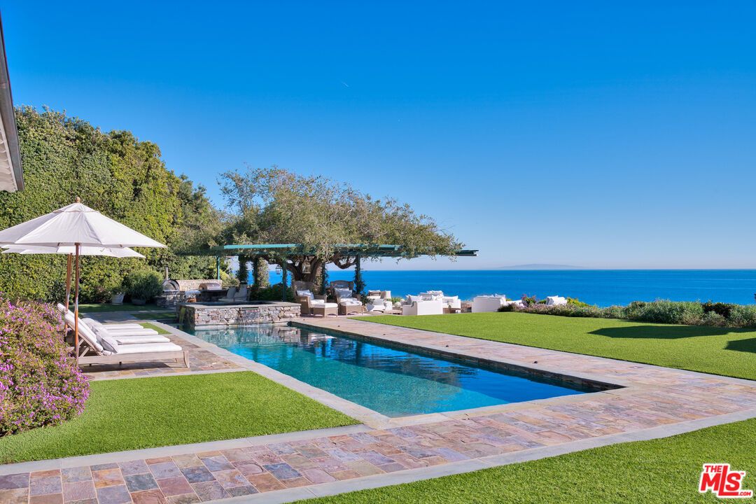 Exterior, Pool, Water