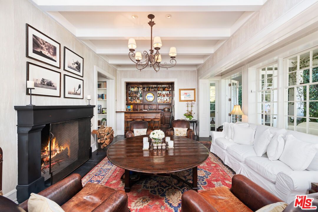 Chandelier, Fireplace, Interior, Living room, Piano, Recessed Lighting