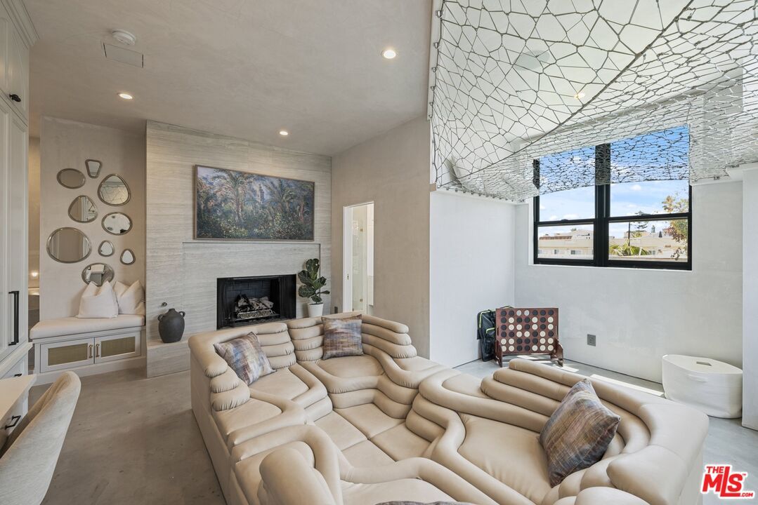 Fireplace, Interior, Living room, Recessed Lighting