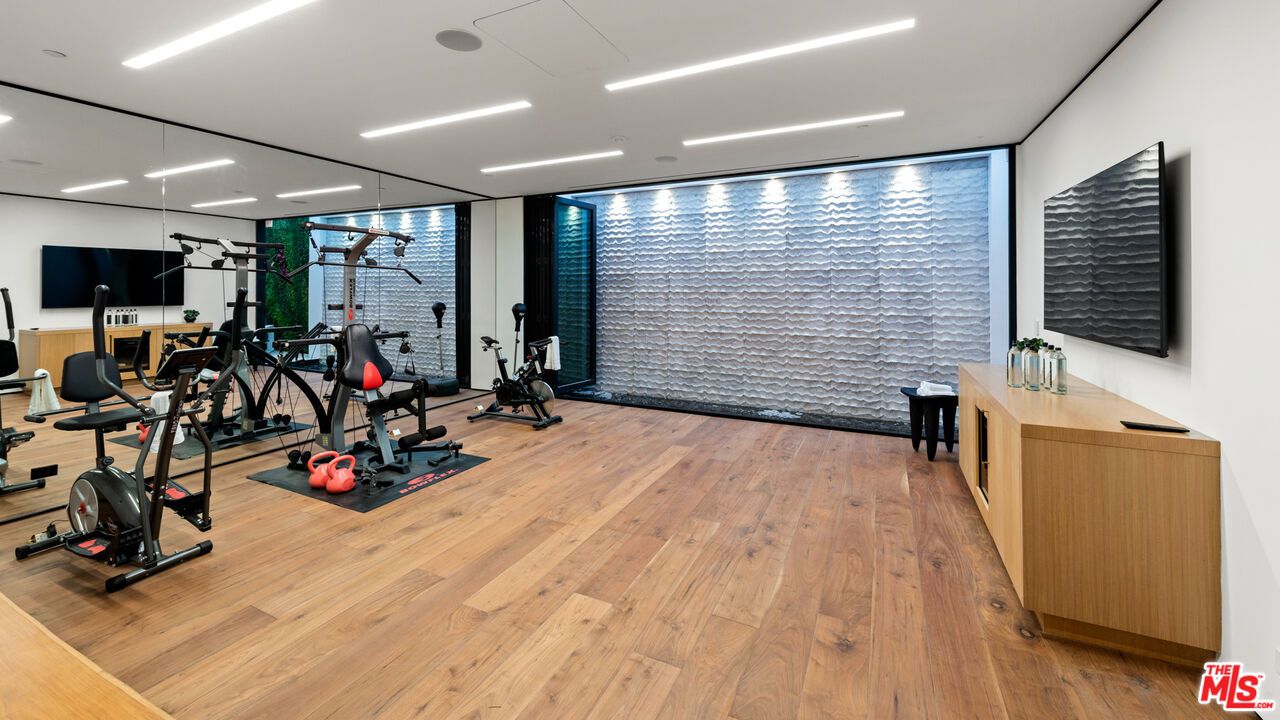 Fitness Equipment, Interior, Recessed Lighting, Wood Texture Flooring