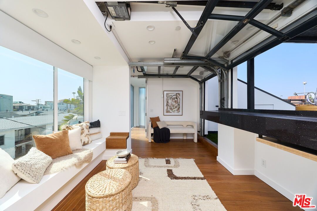 Interior, Living room, Recessed Lighting, Water, Wood Texture Flooring