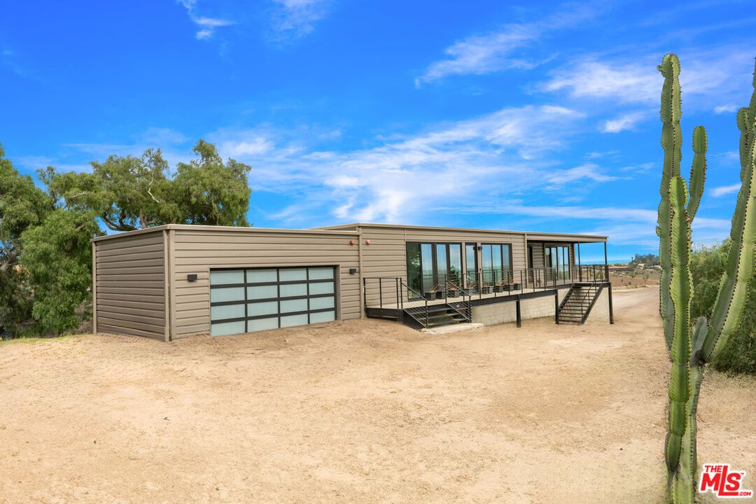 Backyard, Detached Garage, Exterior